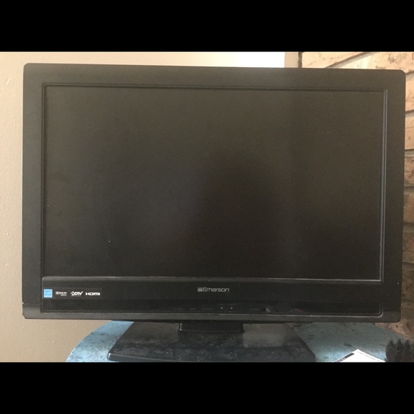 Flatscreen 30in - Picture 3 of 3